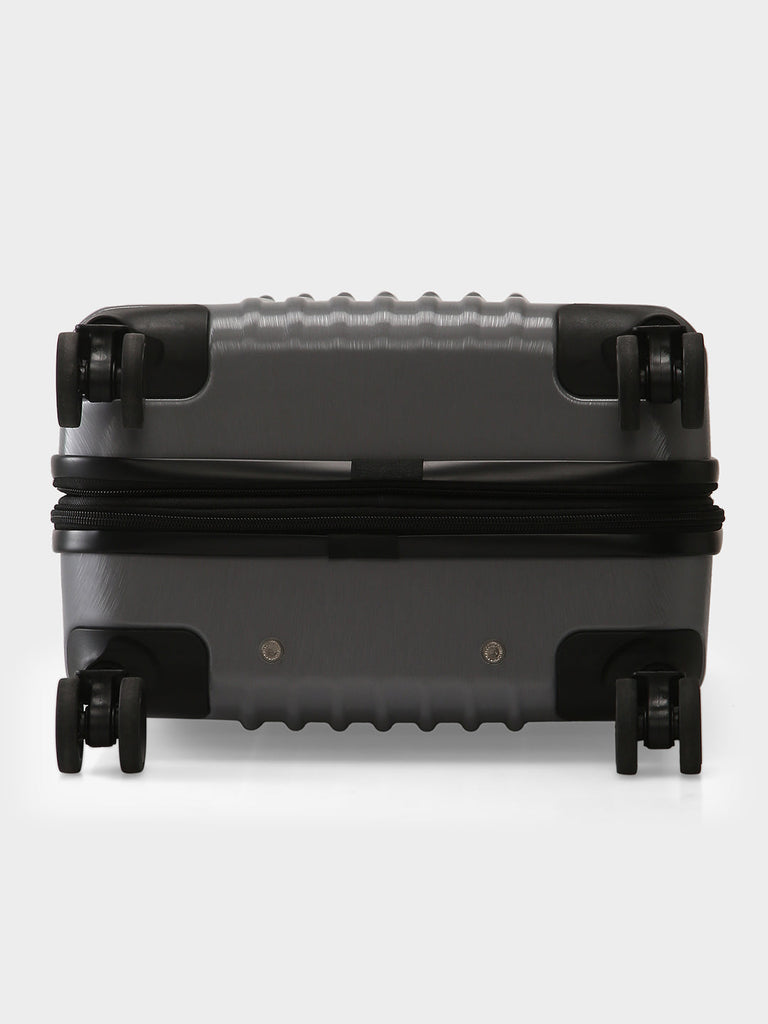 Calvinklein RELIANT Silver Color 100% Polycarbonate Material Hard 20" Cabin Trolley