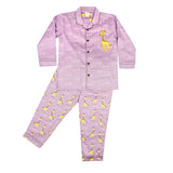 CASA DE NEENEE Giraffe  Purple Cotton Notched Pyjama Set, 6-8 Yrs